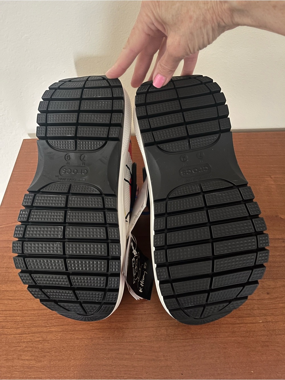 Crocs Keith Haring Mega Crush Clogs NWT size 7 - Picture 3 of 5